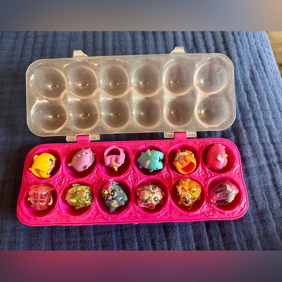 Hatchimals set of 12 with Carrying Case - Picture 4 of 4